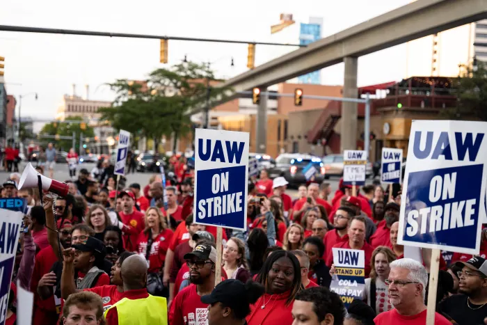 UAW Strike Expands To Kentucky As Ford Workers In Louisville Walk Out (meidastouch.com)